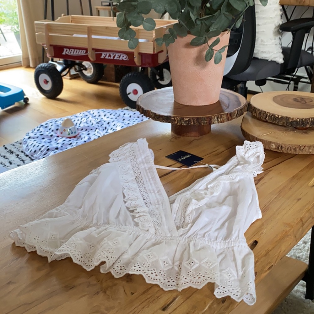 NWT White Eyelet Lace Crop Forever 21 SZ: S